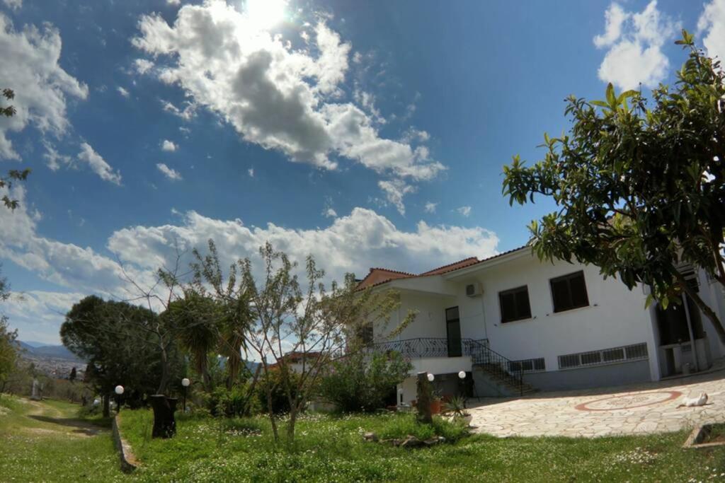 Triple H Villa Volos Exterior photo